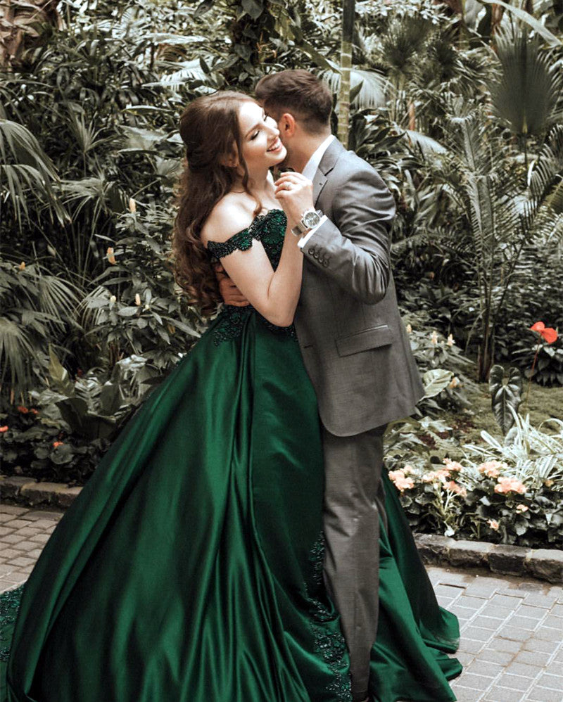 Gorgeous Lace Flower Beaded V-neck Emerald Green Prom Dress Ball Gowns Gorgeous Lace Flower Beaded V-neck Emerald Green Prom Dress Ball Gowns