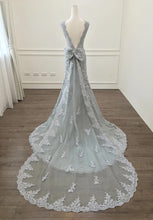Load image into Gallery viewer, Elegant Silver Lace Bow Back Mermaid Evening Gown Dresses

