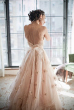 Load image into Gallery viewer, Elegant Lace Sweetheart Tulle A-line Backless Wedding Dresses
