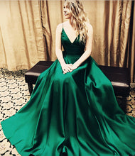 Load image into Gallery viewer, emerald green prom gowns
