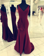 Load image into Gallery viewer, Stylish Mermaid V-neck Long Jersey Split Bridesmaid Dresses
