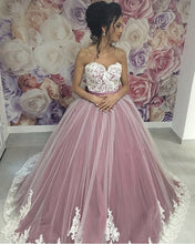 Load image into Gallery viewer, Lace Appliques Sweetheart Tulle Ball Gowns Wedding Dresses
