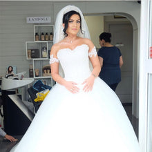Load image into Gallery viewer, Lace Appliques Sweetheart Tulle Wedding Ball Gown Dresses With Removable Straps
