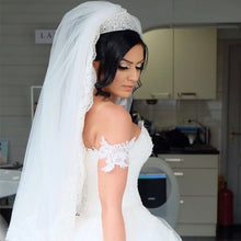 Load image into Gallery viewer, Lace Appliques Sweetheart Tulle Wedding Ball Gown Dresses With Removable Straps
