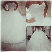 Load image into Gallery viewer, Lace Appliques Sweetheart Tulle Wedding Dresses Ball Gowns
