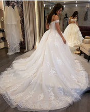 Load image into Gallery viewer, Luxurious-Royal-Train-Wedding-Gowns-For-Bride
