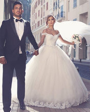 Load image into Gallery viewer, Vintage-Wedding-Dress
