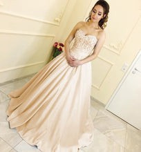Load image into Gallery viewer, Lace Sweetheart Satin Ball Gowns Floor Length Evening Dresses
