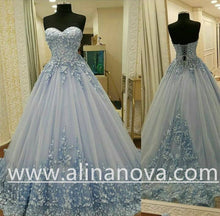 Load image into Gallery viewer, Lovely Lace Appliques Sweetheart Ball Gown Dress

