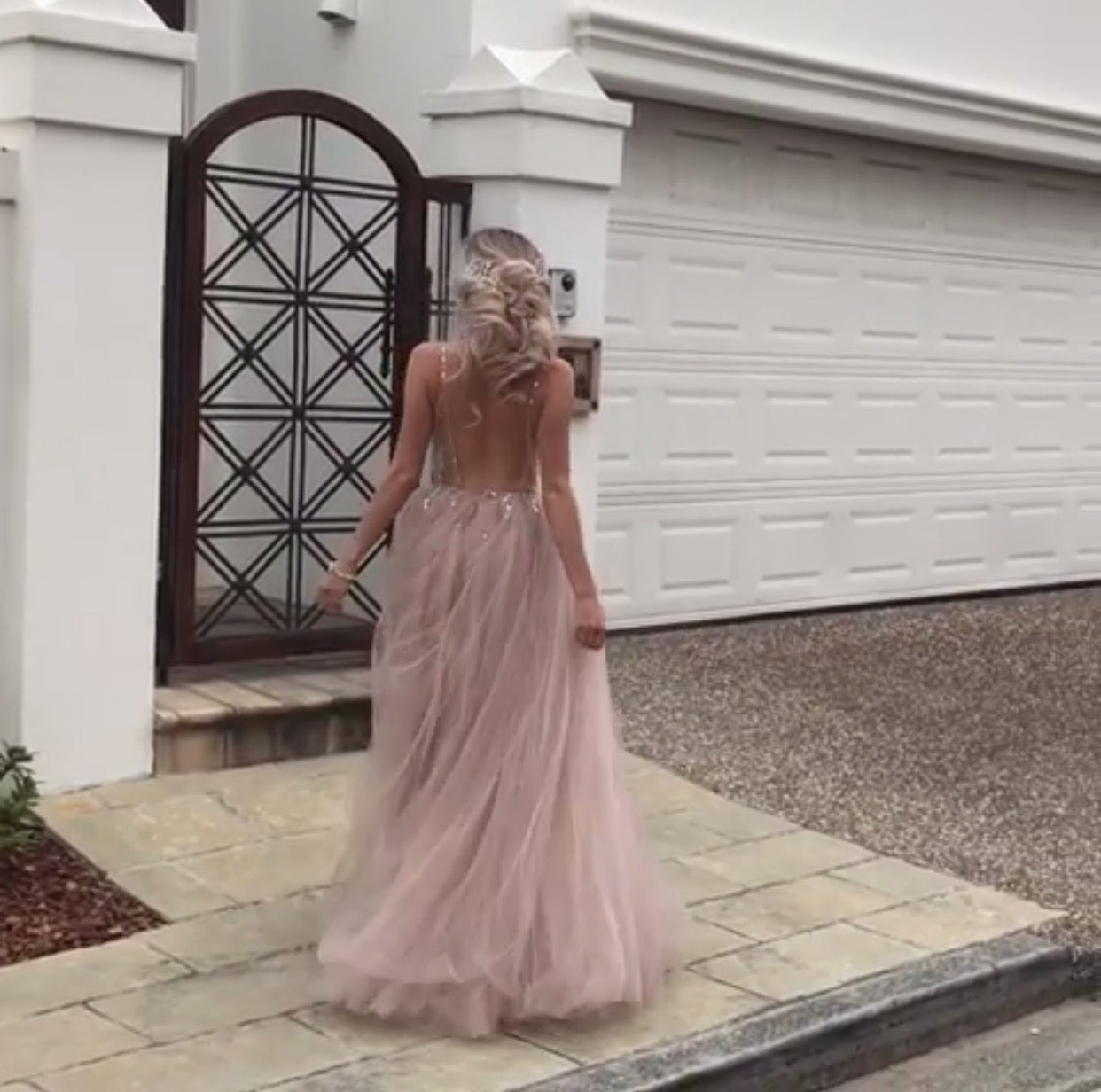 Luxurious Beaded V Neck Tulle Open Back Wedding Dresses For Engagement alinanova Luxurious Beaded V Neck Tulle Open Back Wedding Dresses For Engagement alinanova