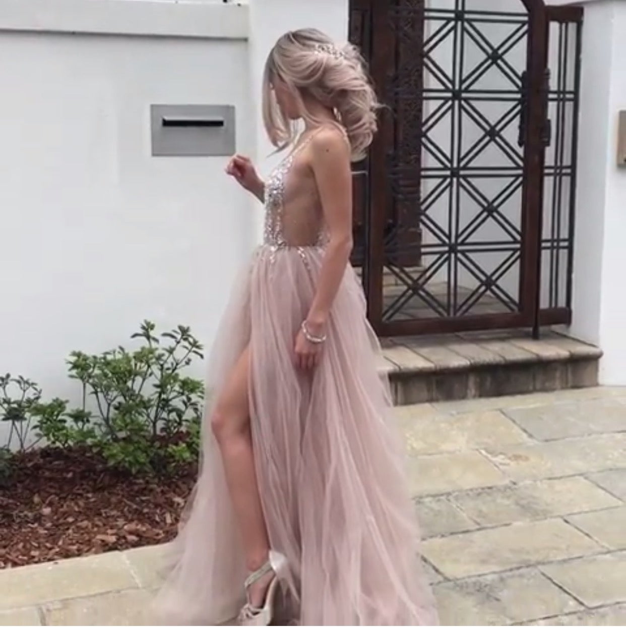 Luxurious Beaded V Neck Tulle Open Back Wedding Dresses For Engagement alinanova Luxurious Beaded V Neck Tulle Open Back Wedding Dresses For Engagement alinanova