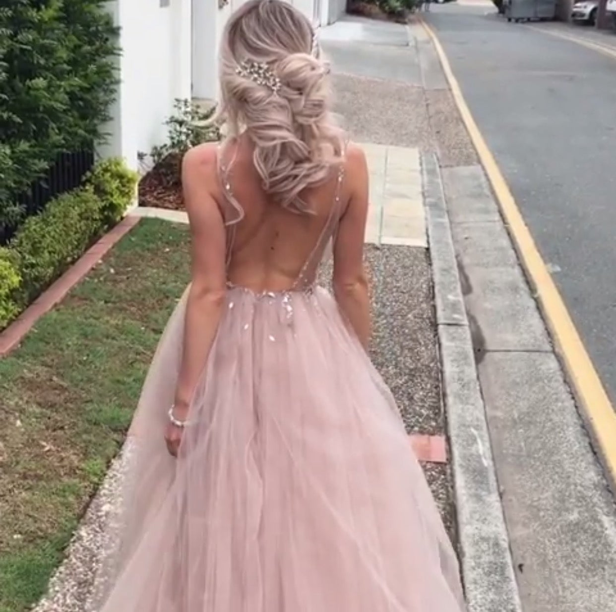 Luxurious Beaded V Neck Tulle Open Back Wedding Dresses For Engagement alinanova Luxurious Beaded V Neck Tulle Open Back Wedding Dresses For Engagement alinanova