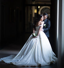 Load image into Gallery viewer, Luxurious Lace Appliques V-neck Off The Shoulder Ball Gowns Wedding Dress Satin
