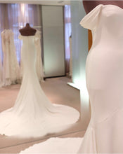 Load image into Gallery viewer, Sweep Train Wedding Mermaid Dresses
