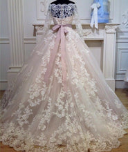 Load image into Gallery viewer, Prinzessin Brautkleid Prinzessin bodenlang mit Schulterfrei Tüll Ja und Schnürung in Elfenbeinfarbe
