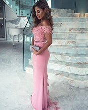 Load image into Gallery viewer, Lace V-neck Long Mermaid Dresses Court Train Off Shoulder
