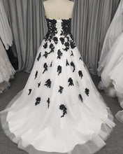 Load image into Gallery viewer, Plus Size Black And White Wedding Dresses
