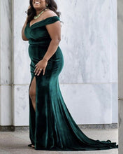 Load image into Gallery viewer, Plus Size Velvet Mermaid Bridesmaid Dresses
