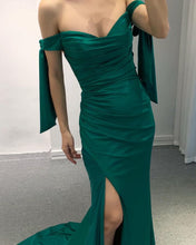 Load image into Gallery viewer, Mermaid Pleated V-neck Slit Dress
