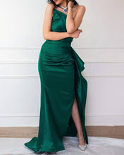 Load image into Gallery viewer, Long Green Formal Gown
