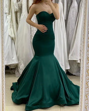 Load image into Gallery viewer, Mermaid Sweetheart Ruffles Satin Prom Dresses
