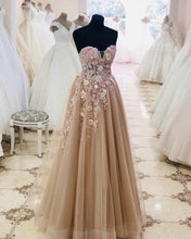 Load image into Gallery viewer, Tulle Sweetheart Prom Long Dresses With 3D Flowers
