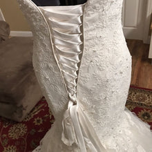 Load image into Gallery viewer, Romantic Sweetheart Bodice Corset Lace Mermaid Wedding Dress With Ruffles Skirt
