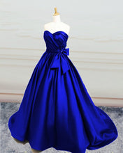 Load image into Gallery viewer, Ruched Sweetheart Satin Ball Gown Dresses With Bow
