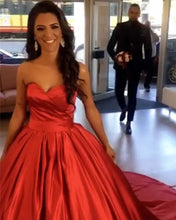 Load image into Gallery viewer, Ruched Sweetheart Satin Ball Gowns Wedding Dresses Red
