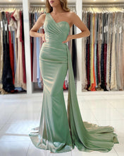 Load image into Gallery viewer, Sage Green Bridesmaid Dresses
