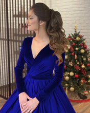 Load image into Gallery viewer, Royal Blue Wedding Dresses Long Sleeves
