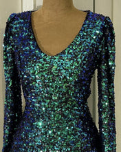 Load image into Gallery viewer, Short Green Sequin Prom Dress Long Sleeve V-neck
