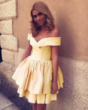 Load image into Gallery viewer, Short Ruffles Homecoming Dresses Yellow
