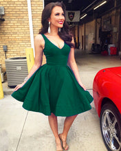 Load image into Gallery viewer, Short Green Damas Dresses For Homecoming Party
