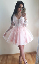 Load image into Gallery viewer, Short Tulle Plunge Neck Homecoming Dresses Lace Appliques Long Sleeves
