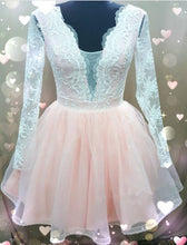 Load image into Gallery viewer, Short Tulle Plunge Neck Homecoming Dresses Lace Appliques Long Sleeves
