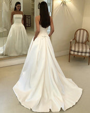 Load image into Gallery viewer, Sleeveles Satin Wedding Dress With Pockets
