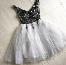 Load image into Gallery viewer, Sparkly Sequins Beaded V-neck Tulle Prom Short Dresses

