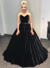 Load image into Gallery viewer, Strapless V-neck Bodice Corset Velvet Wedding Dresses Ball Gowns
