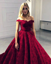 Load image into Gallery viewer, Sweetheart Off-the-Shoulder Lace Ball Gowns Wedding Dresses
