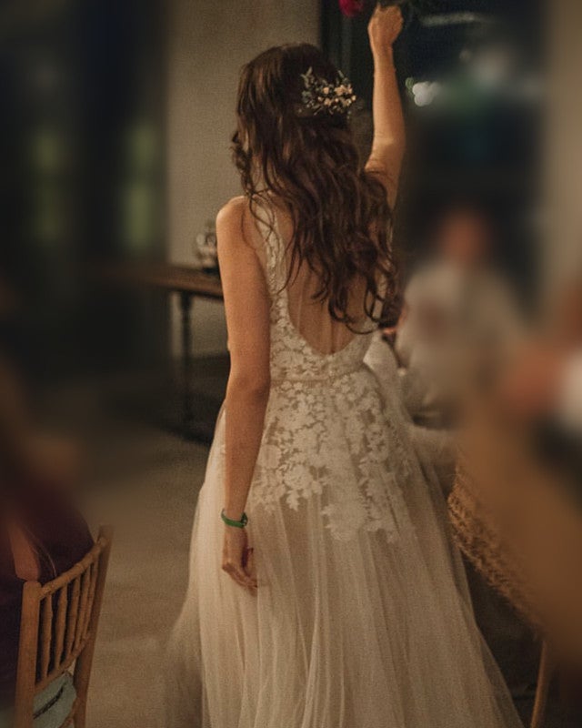 Elegant Tulle Bohemian Wedding Dress Lace V Neck alinanova Elegant Tulle Bohemian Wedding Dress Lace V Neck alinanova