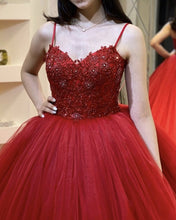 Load image into Gallery viewer, Tulle Sweetheart Wedding Dress Ruffles Ball Gown Lace Appliques
