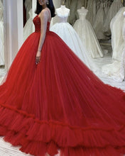 Load image into Gallery viewer, Tulle Sweetheart Wedding Dress Ruffles Ball Gown Lace Appliques
