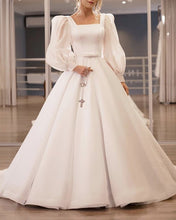 Load image into Gallery viewer, Wedding Dress 1980s Style
