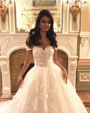 Load image into Gallery viewer, Vintage A Line Off Shoulder Royal Train Lace Wedding Dresses
