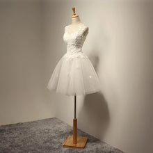 Load image into Gallery viewer, Vintage Cap Sleeves Short Tulle Lace Appliques Wedding Dresses
