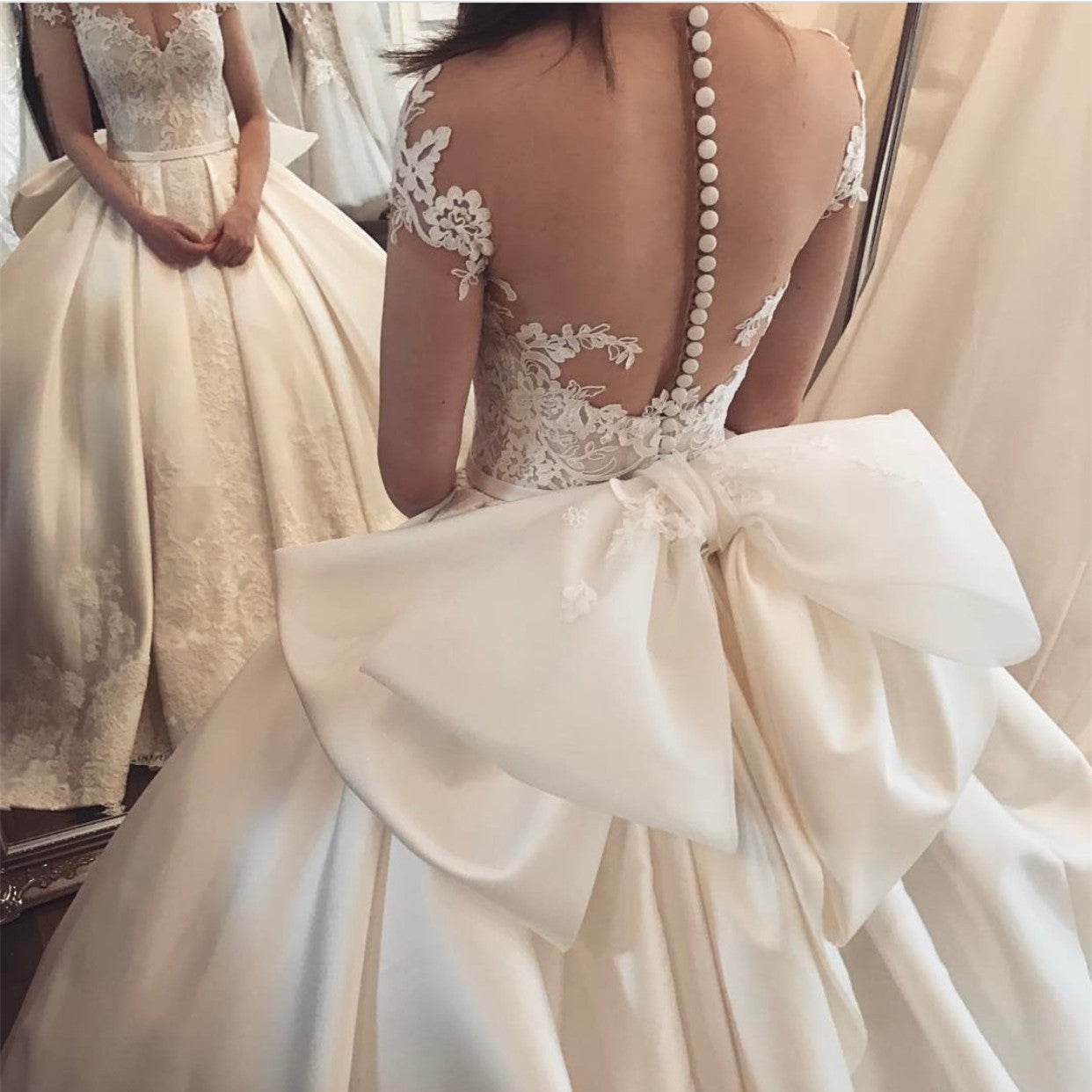 Vintage Lace Appliques Cap Sleeves Satin Wedding Dresses Ball Gowns With Bow Vintage Lace Appliques Cap Sleeves Satin Wedding Dresses Ball Gowns With Bow