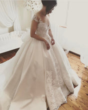 Load image into Gallery viewer, Vintage Lace Appliques Cap Sleeves Satin Wedding Dresses Ball Gowns With Bow
