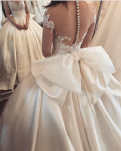 Load image into Gallery viewer, Vintage Lace Appliques Cap Sleeves Satin Wedding Dresses Ball Gowns With Bow-alinanova
