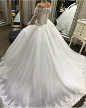 Load image into Gallery viewer, Vintage Lace Long Sleeves Tulle Ball Gown Wedding Dresses Off The Shoulder
